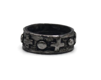 Vintage Pewter Size 4 1/2 Pluses and Circles Design Band.