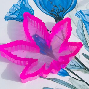 Pink Glow in the Dark Leaf Ashtray | Handmade Fall Resin Tray Set | Unique Gifts for Smokers | Vibrant Décor, Home Accessories  | Maple Leaf
