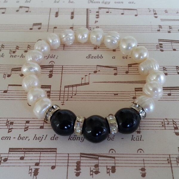 Freshwater pearls stretch bracelet, onyx stretch bracelet, beaded stretch bracelet, pearl bracelet, onyx  bracelet, natural pearls