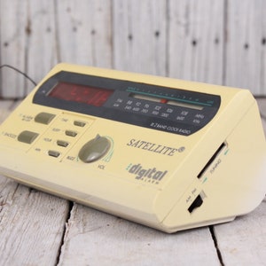 Vintage wekker, radio tweebands satelliet digitale wekker, am/fm-radio