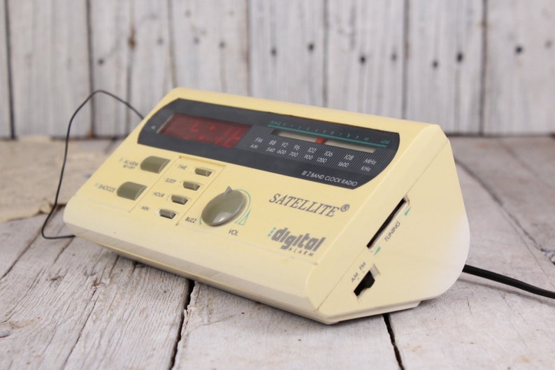 Vintage Alarm Clock Radio Two Band Satellite Digital Alarm Etsy