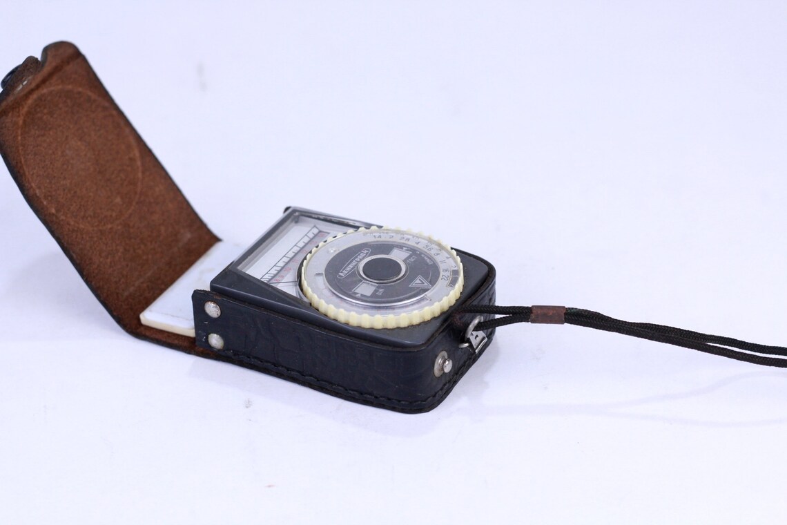1960s Leningrad 4 Selenium Light Meter, Vintage Camera Exposure Tool with Leather Case, Foto 2 von 5