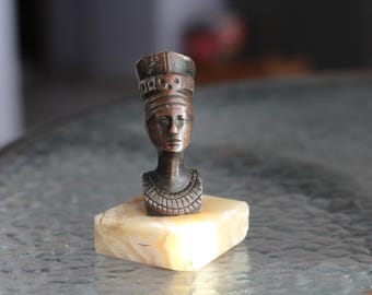 ネフェルティティのブロンズ胸像、エジプトのネフェルティティ女王の