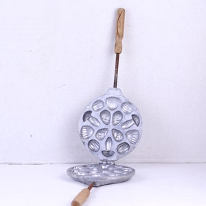 Vintage Round Former for Sweets, Iron Sweets Cooker