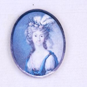 Vintage Oval Portrait Print: 1970s Boudoir Wall Art (6.3x5.1 in)
