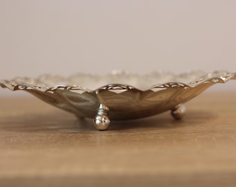 Ciotola da frutta vintage in metallo con supporto, elegante porta caramelle