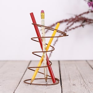 Rusty Metal Wire Spring Pencil Holder, Vintage Industrial Desk Decor