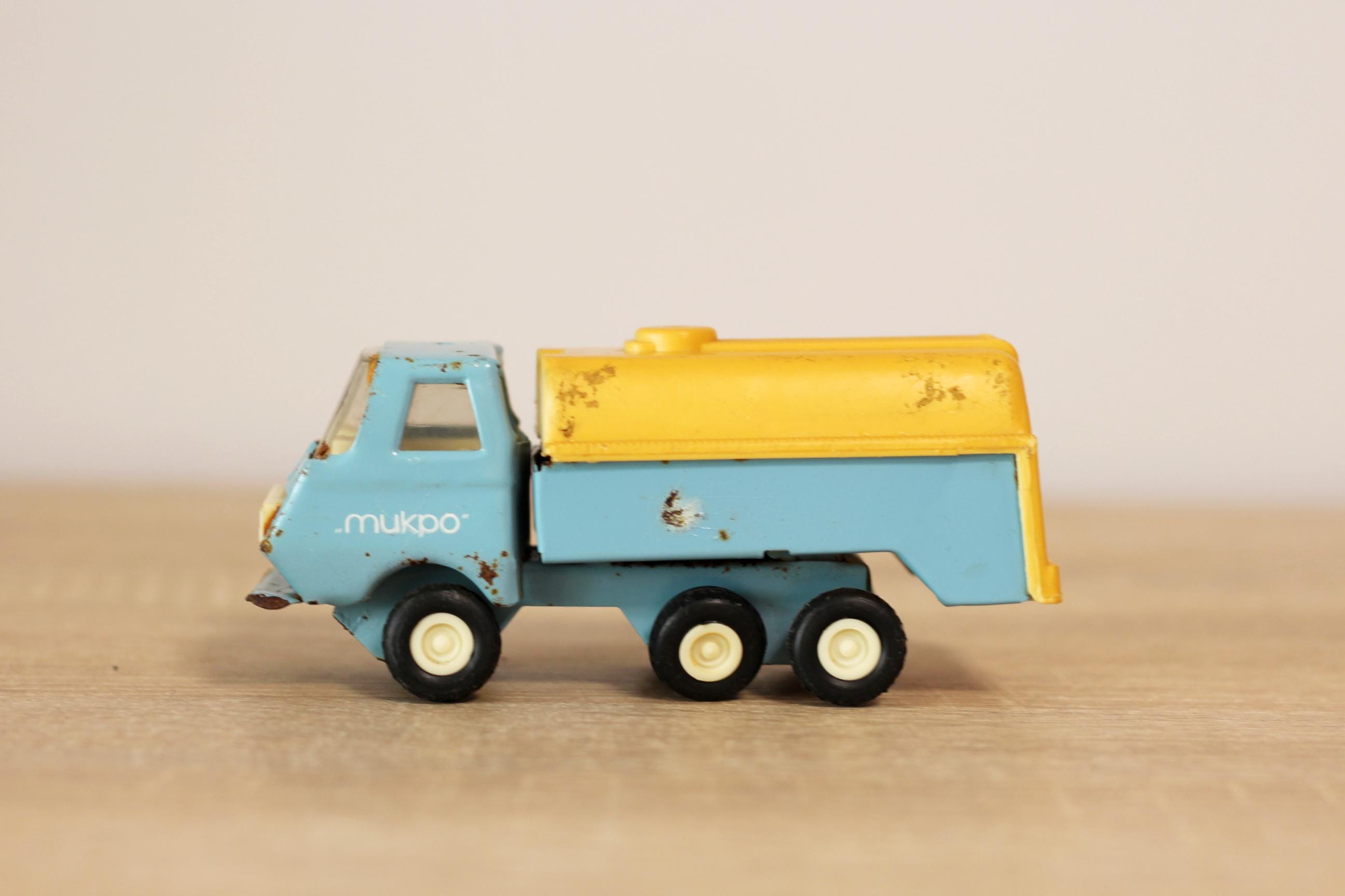 Jouet Ancien Camion Citerne Avec Remorque - Fer Blanc - Jouets Mécaniques Vintage