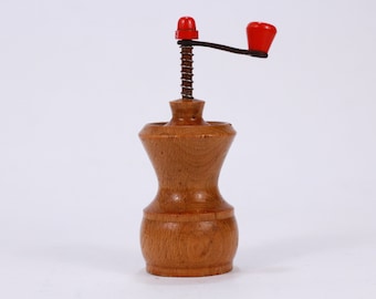 1950s Wooden Pepper Mill: Vintage Manual Grinder, Rustic Decor