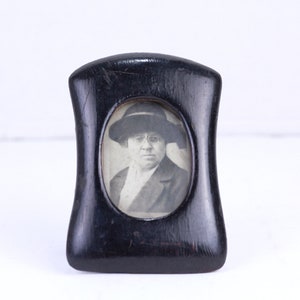 1930s Framed Woman Portrait: Vintage Wood Frame Photography