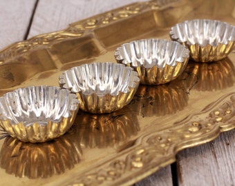 Vintage Muffin Holders, Pastry Tin Holds, Set of 4 Forms