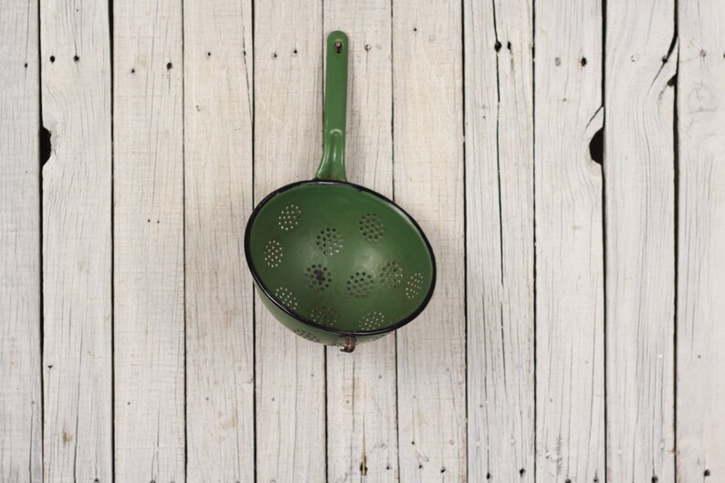 Enamel green colander Old Farmhouse Vintage army strainer 50s big colander Rustic decor Large enamel colander Vintage military colander