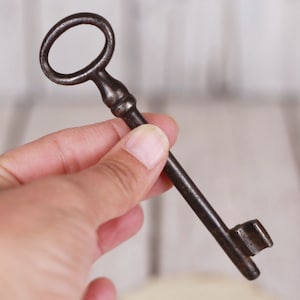 Vintage Metallskelett Schlüssel für Schmuckanhänger, rustikaler großer Skelettschlüssel