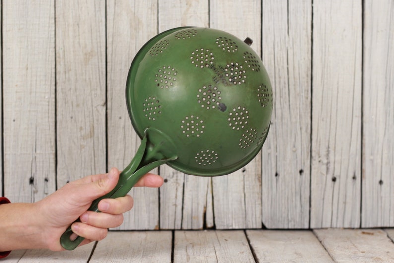 Enamel green colander Old Farmhouse Vintage army strainer 50s big colander Rustic decor Large enamel colander Vintage military colander
