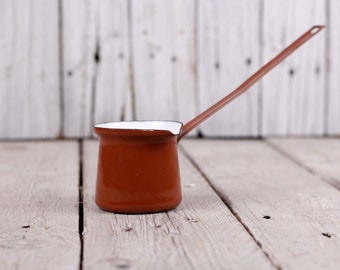 Petite cafetière vintage en émail pour café turc