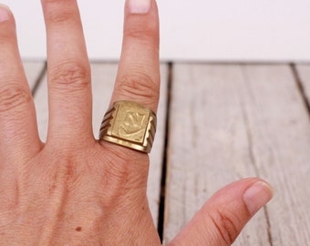 Vintage Solid Brass Ring with Ornament Size: US-10 / UK-U