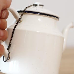 Bule de chá vintage de esmalte branco: cafeteira pequena, decoração campestre