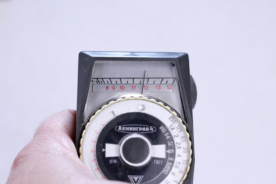 1960s Leningrad 4 Selenium Light Meter, Vintage Camera Exposure Tool with Leather Case, Foto 3 von 5