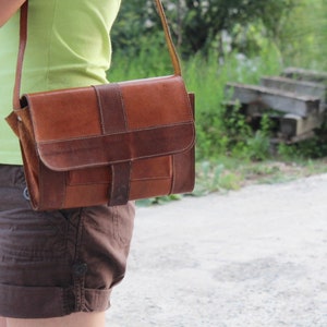Vintage Medium Size Brown Genuine Leather Shoulder Bag