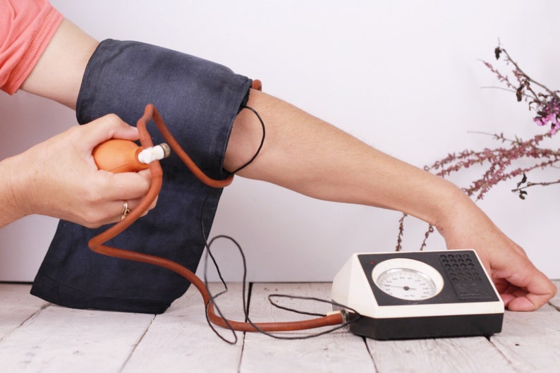 How To Take Blood Pressure On Leg Manually