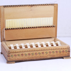 Scatola di sigarette vintage, scatola di legno fatta a mano, portasigarette, custodia pirografia, scatola ricordo in legno giallo colorato, portasigarette vintage