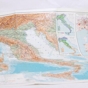 Mappa geografica pieghevole d'epoca dell'Italia, 1976, stampata in URSS multicolore