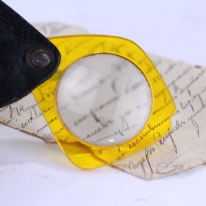 Vintage Folding Hinged Reading Magnifying Glass with Leather Case, Loupe 2X