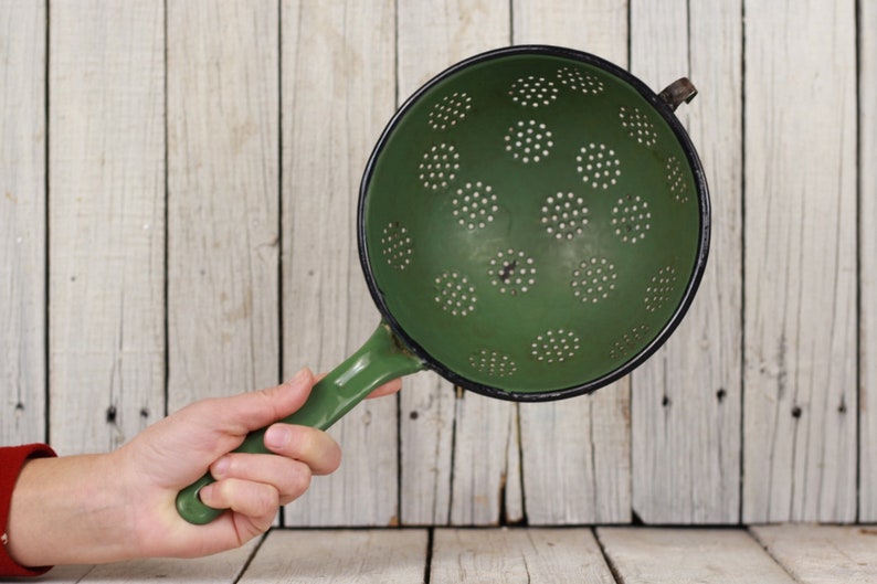 Enamel green colander Old Farmhouse Vintage army strainer 50s big colander Rustic decor Large enamel colander Vintage military colander