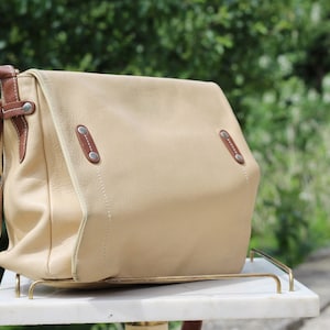 Vintage Beige Leatherette Bag Cross Body or Shoulder Bag with Gold Tone Metal Closure