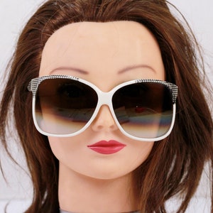 Vintage 70s White Sunglasses: Retro Fashion