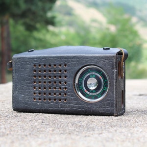 Selga 404 Portable Radio with Leather Case, MW / LW Radio Transistor