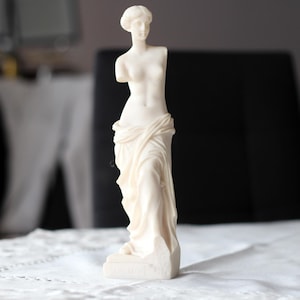 Venus de Milo sculpture, Goddess Aphrodite figurine, Ancient Greek statue, Venus reproduction, Greek mythology goddess figure