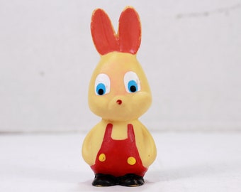 jouet vintage lapin en caoutchouc, jouet lapin en caoutchouc vintage, vieux jouet de bain pour bébé, petit jouet lapin, jouet vintage pour enfant et bébé, jouet lapin rouge jaune