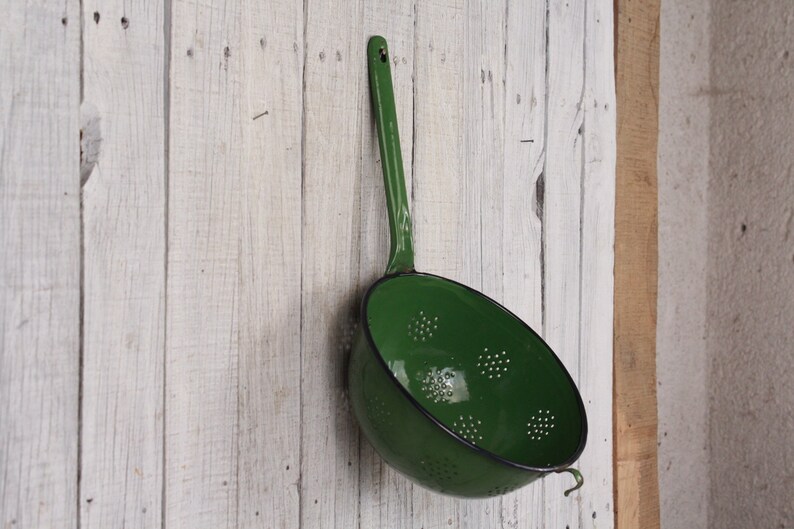 Enamel green colander Old Farmhouse Vintage army strainer 50s big colander Rustic decor Large enamel colander Vintage military colander
