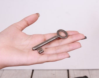 Vintage Metal Oval Skeleton Key for Jewellery Pendants