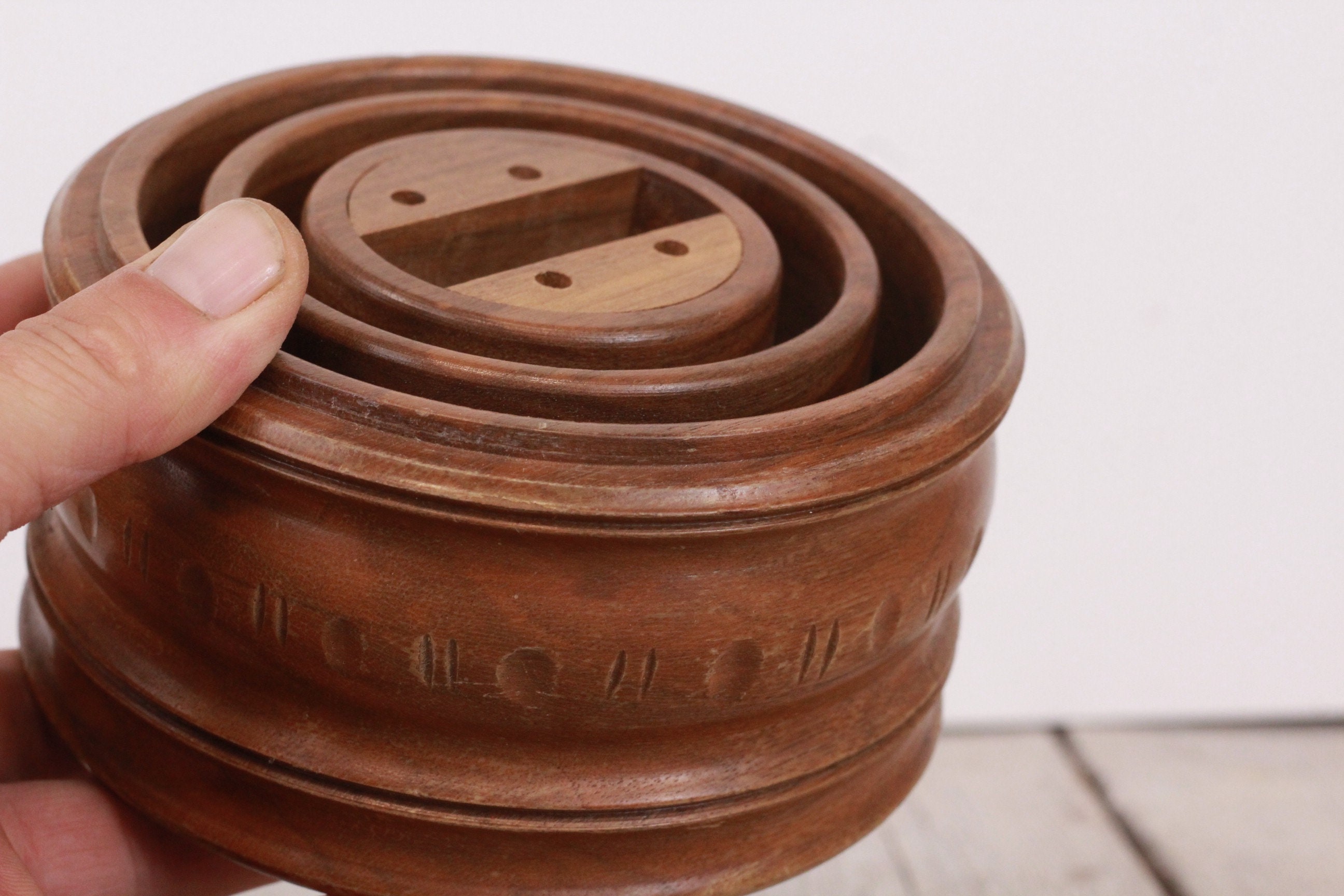 ヴィンテージの蓋付き丸型木箱 - Etsy 日本