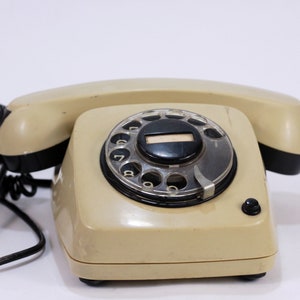 Wählscheibentelefon 1980er Jahre, Vintage Telefon mit Wählscheibe, Altes Telefon mit Wählscheibe, Beiges Telefon, Schreibtischtelefon, Vintage Hausbar