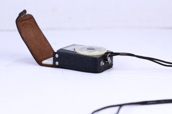 1960s Leningrad 4 Selenium Light Meter, Vintage Camera Exposure Tool with Leather Case