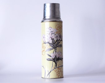 Garrafa térmica vintage floral a vácuo, modelo Shanghai, 1 litro, com copo.
