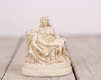 ヴィンテージピエタ像：聖母マリアとイエスの像 - Etsy 日本