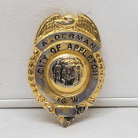 FA3263 Vintage Badge-Alderman City of Appleton 16… - image 1