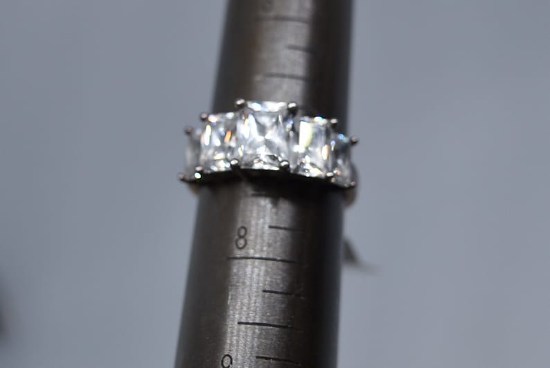 Size 7.25. FA101 Vintage Sterling /& CZ Ring