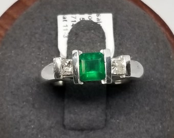 Z1982 Vintage 14K White Gold with an Est. 1 Carat Diamond and Emerald Ring, Size 4.75.