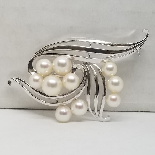 FA4305 Vintage Sterling Mikimoto Pearl Pin.