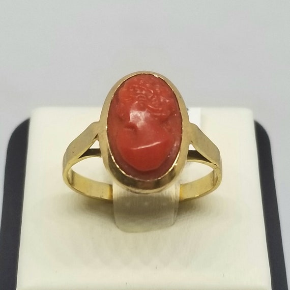 Z1785 Vintage 14K Yellow Gold with Coral Cameo Ri… - image 1