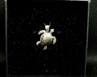 FA7931 Vintage Sterling with Turtle Pendant.