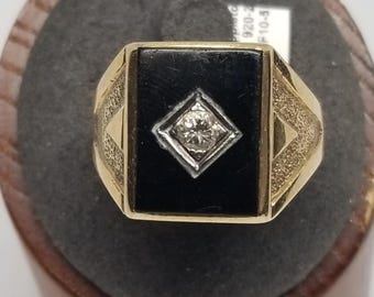 Z2452 Vintage 10K Yellow Gold with Onyx and an Est. .25 Carat Diamond Ring, Size 11.