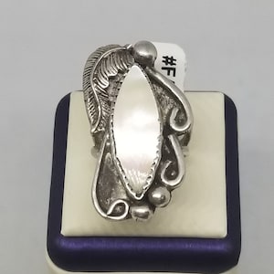FA3110 Vintage Sterling with Mother of Pearl Ring, Size 5.25.