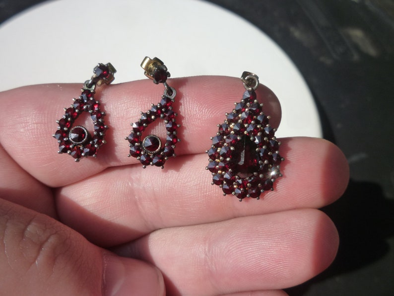 S44 Vintage .900 Silver with Bohemian Garnets Pendant /& Earring Set.