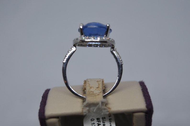 Size 8. FA305 Vintage Sterling Multi-Stone Ring